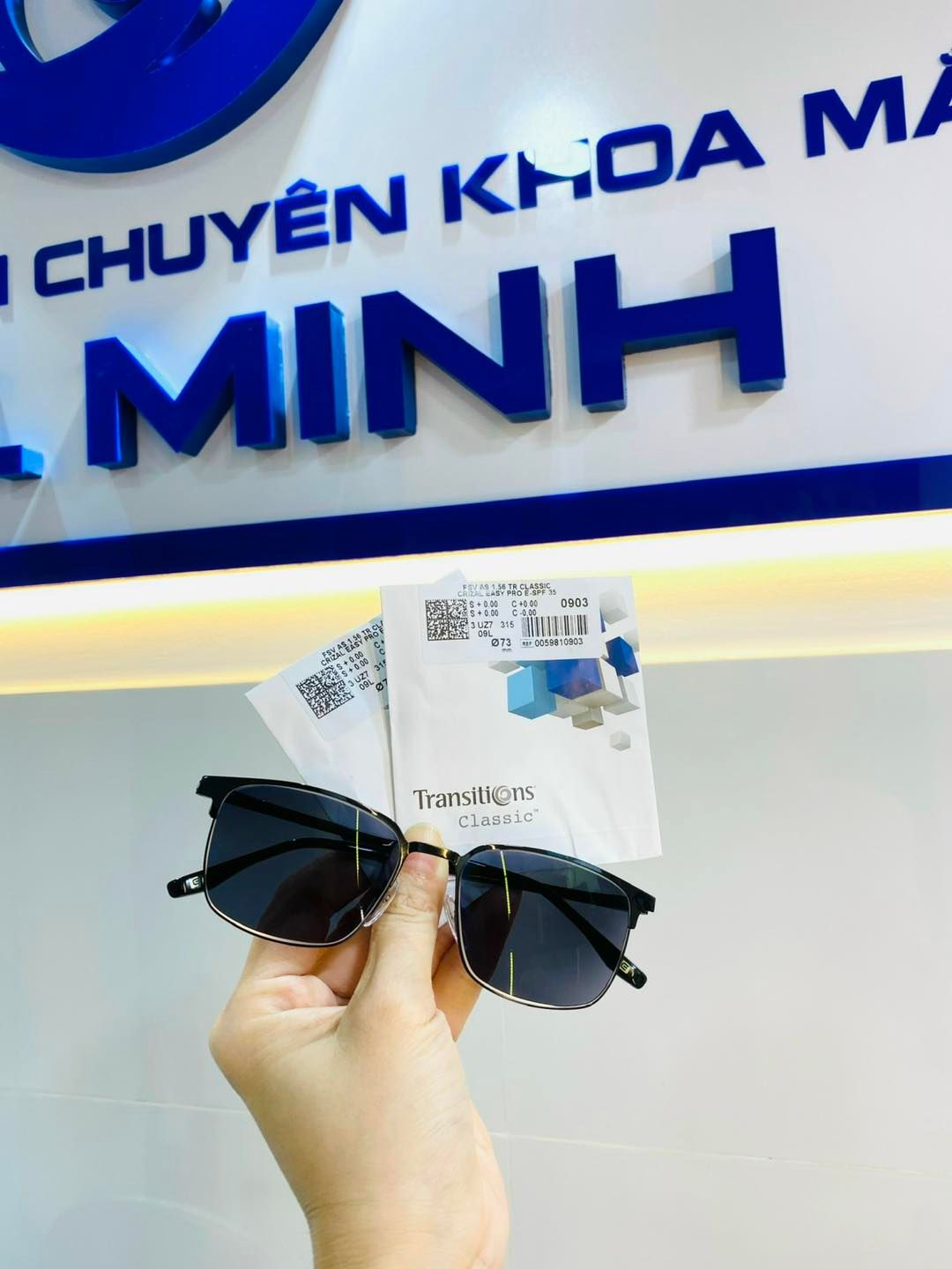 TRÒNG KÍNH ĐỔI MÀU