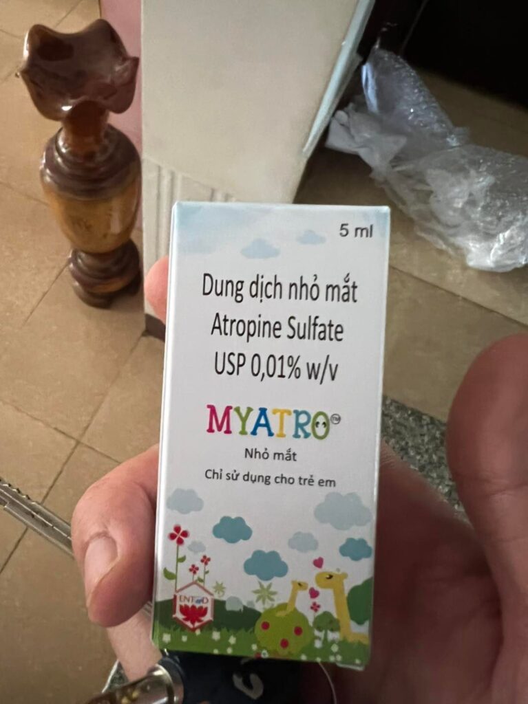 Tư vấn phương pháp hạn chế tăng độ cận cho trẻ