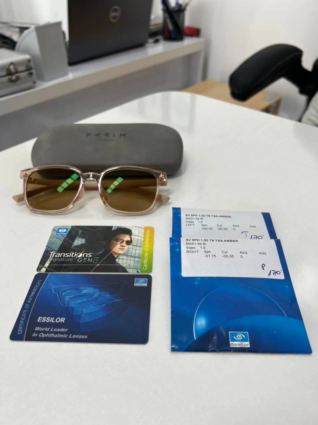 Tròng kính đổi màu