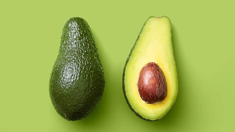 Quả bơ cung cấp vitamin E và chất béo lành mạnh cho mắt