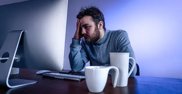 Mỏi mắt khi dùng máy tính và ảnh hưởng của ánh sáng xanh