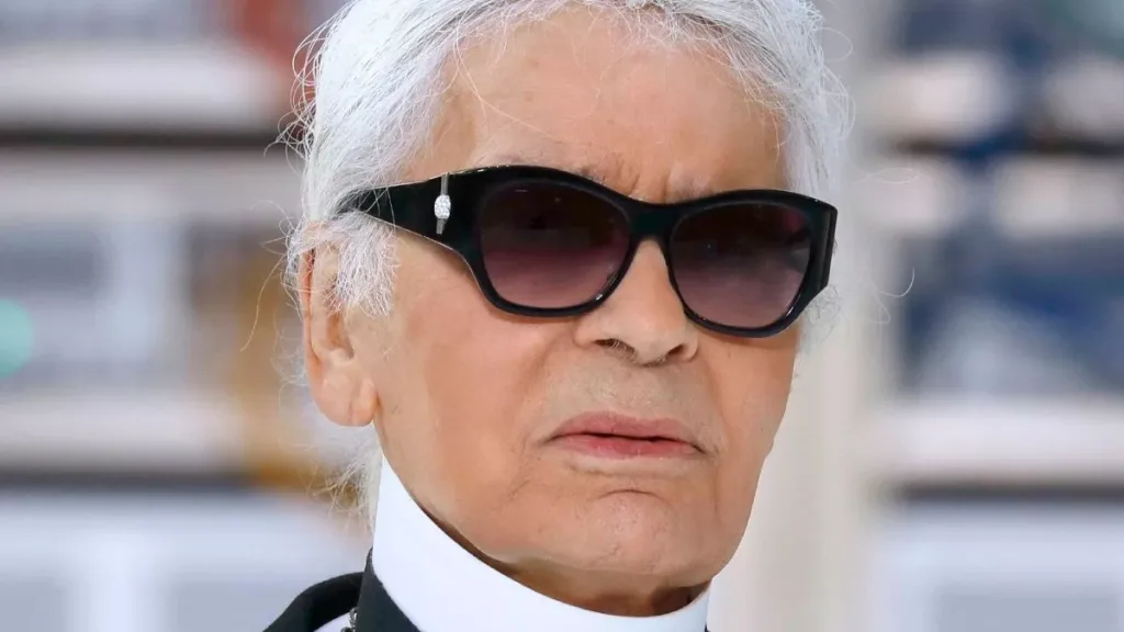 Karl Lagerfeld và kính đen huyền thoại