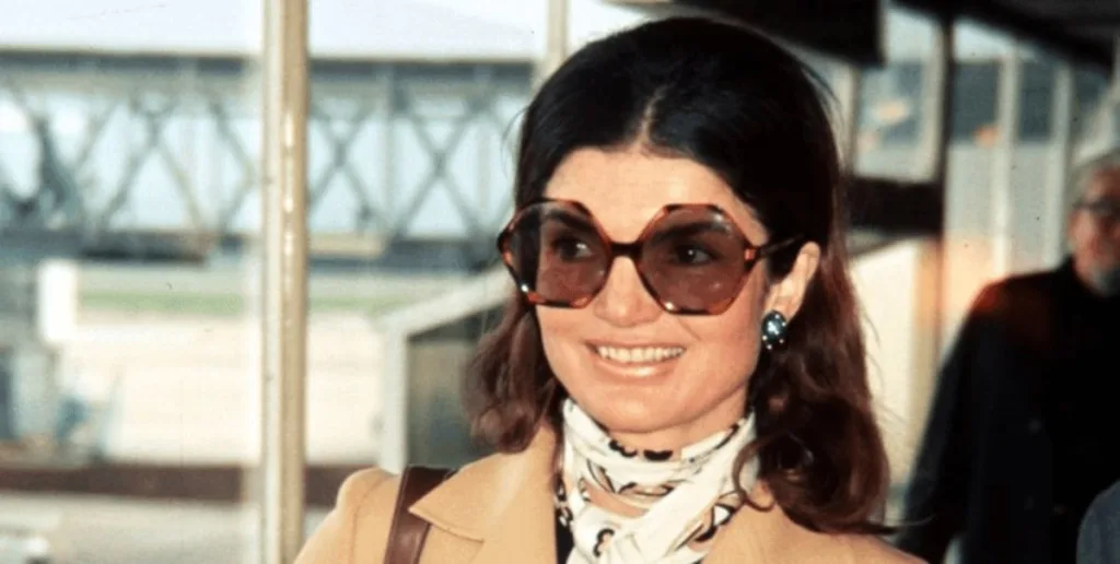 Jackie Kennedy và kính mát oversized
