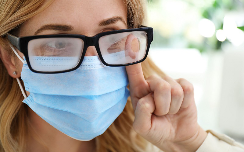 Kính cận bị mờ - Cách khắc phục tình trạng mắt kính bị mờ: Hướng dẫn toàn diện 2024