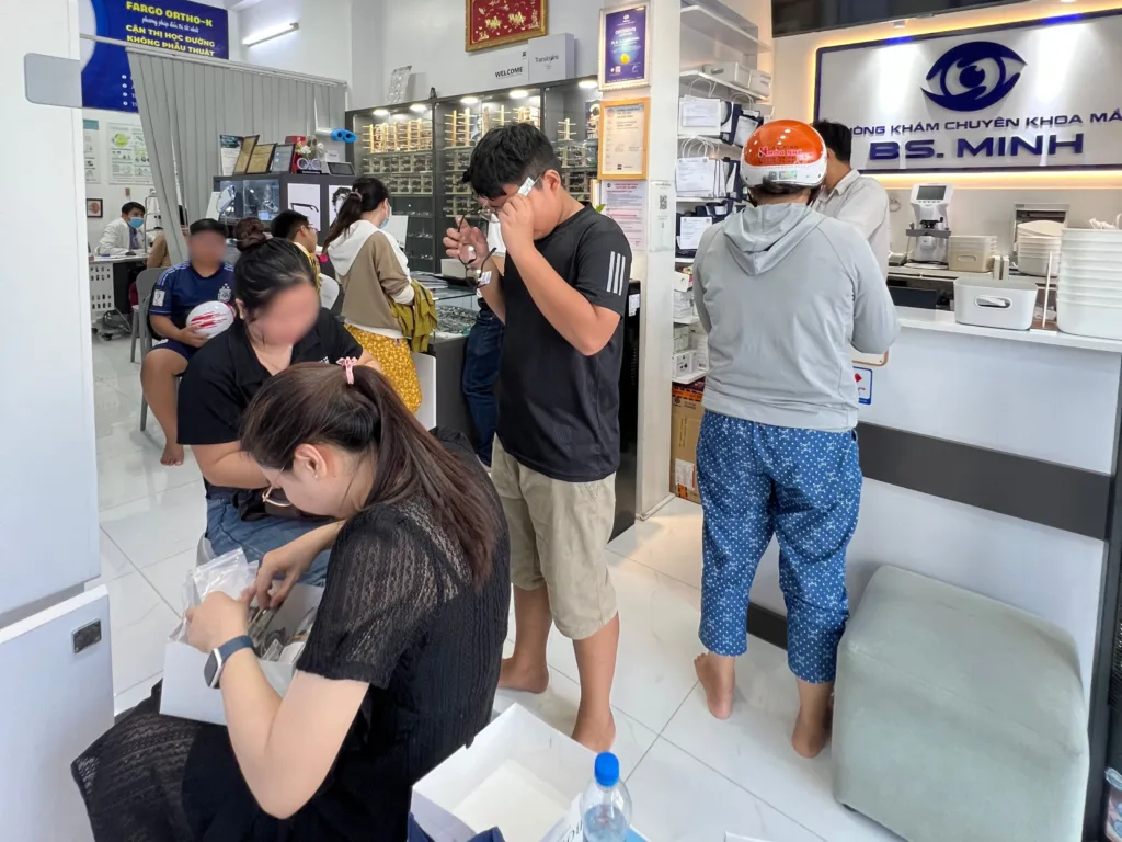 dau mat do nen lam gi va cach dieu tri