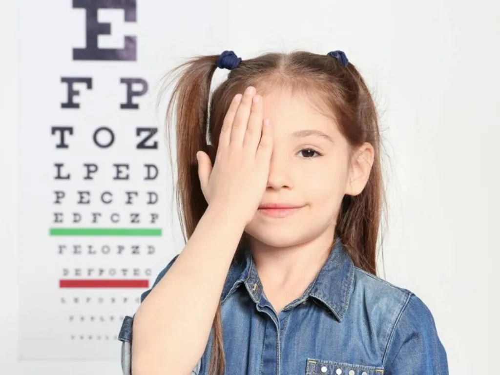 Khám kiểm soát cận thị cho trẻ em tại Bến Tre và tư vấn tròng kính kiểm soát cận thị