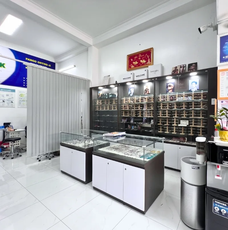 Khu mắt kính tại Mắt kính BS Minh Bến Tre