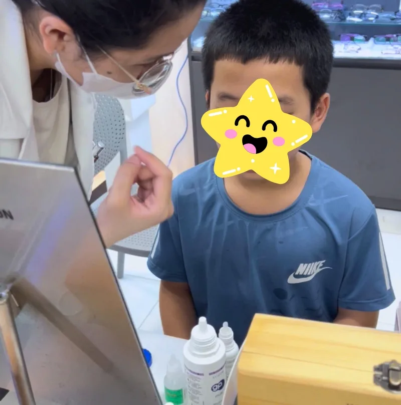 Hướng dẫn đeo tháo kính ortho K cho trẻ em