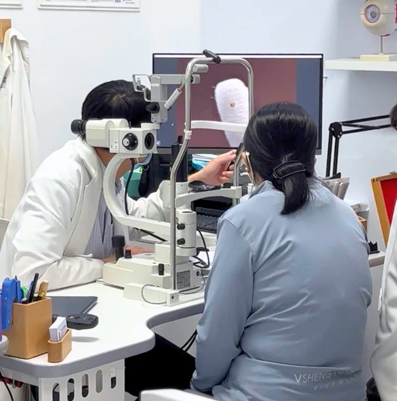 Minh họa dị vật mắt gây cộm xốn đỏ mắt tại Bến Tre