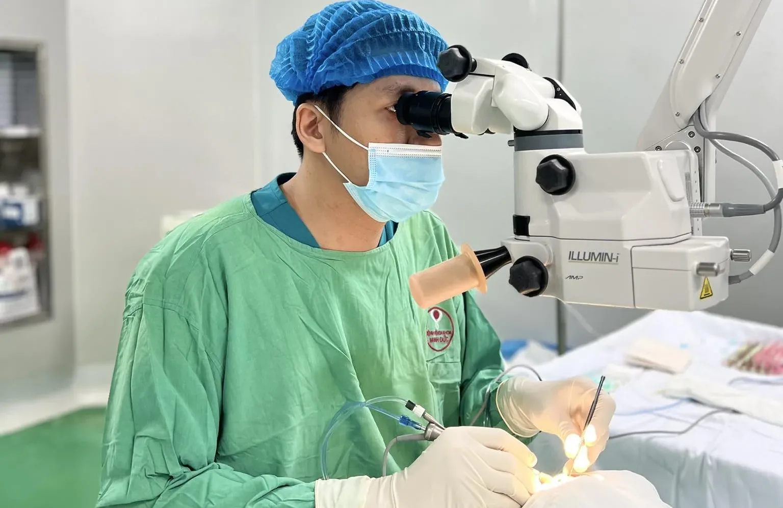 Bằng cấp chuyên môn bác sĩ mắt