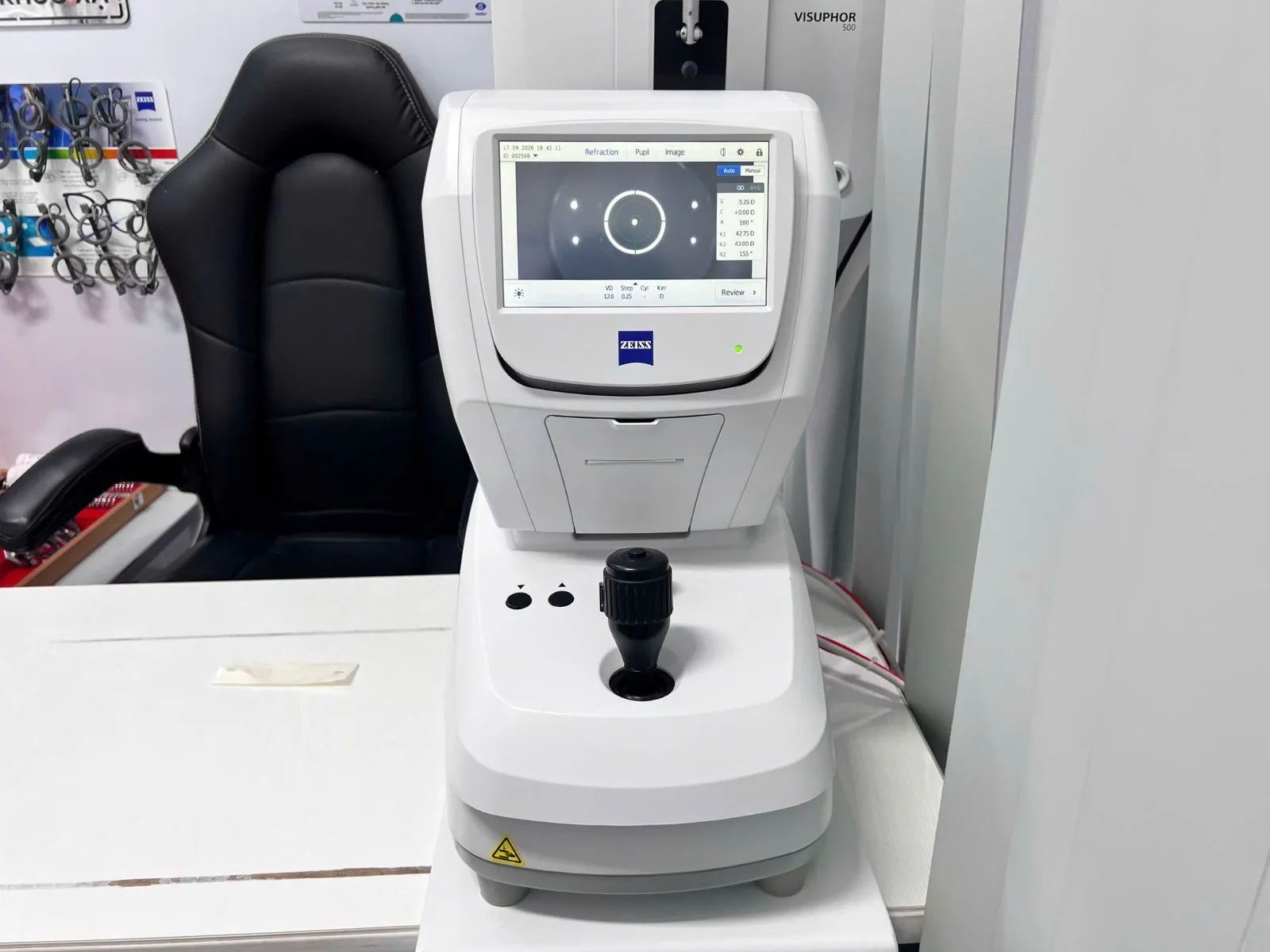 Máy đo khúc xạ Zeiss Visuref 150 tại Phòng khám mắt BS Minh Bến Tre