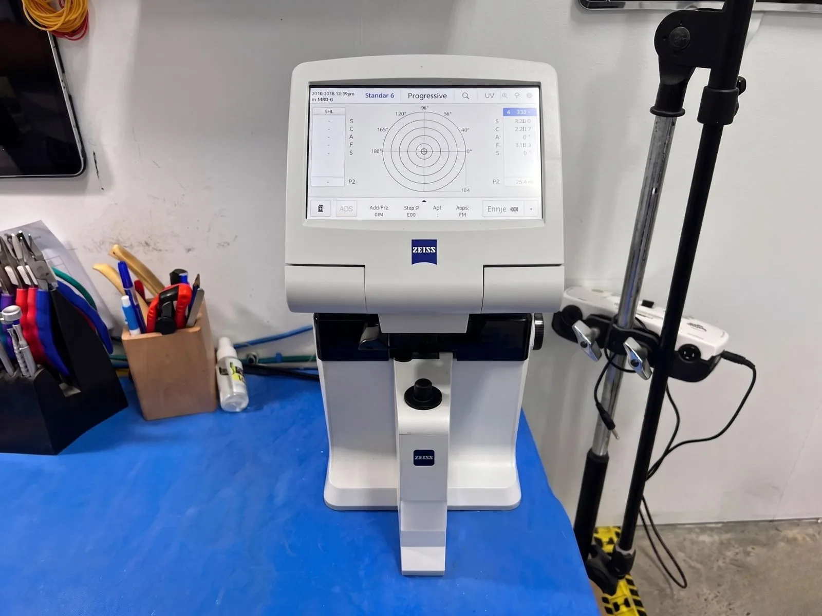 Máy đo tròng kính Zeiss Visulens 500 tại Mắt kính BS Minh Bến Tre