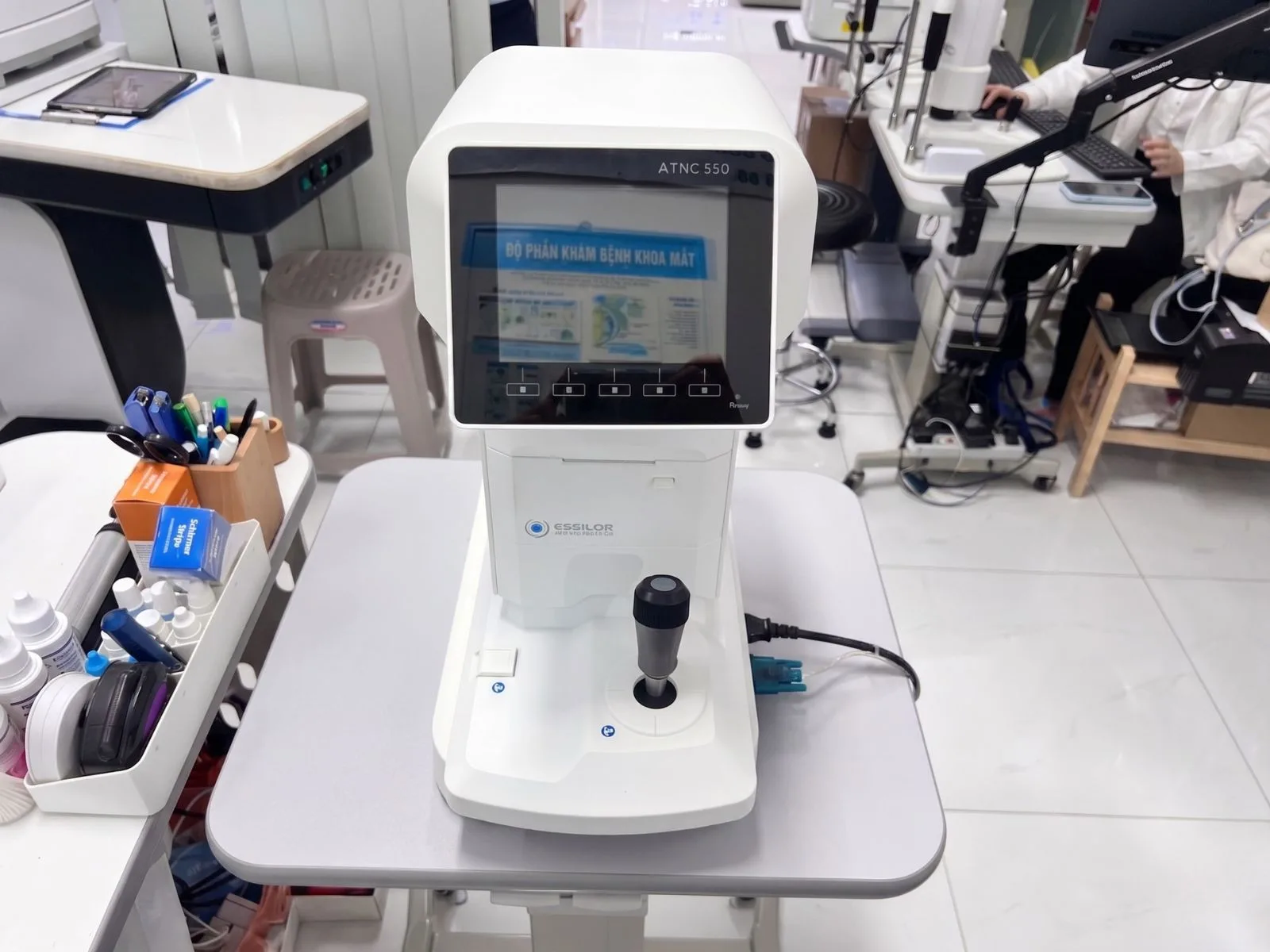 Màn hình thử thị lực Zeiss Visuscreen tại Phòng khám mắt BS Minh Bến Tre