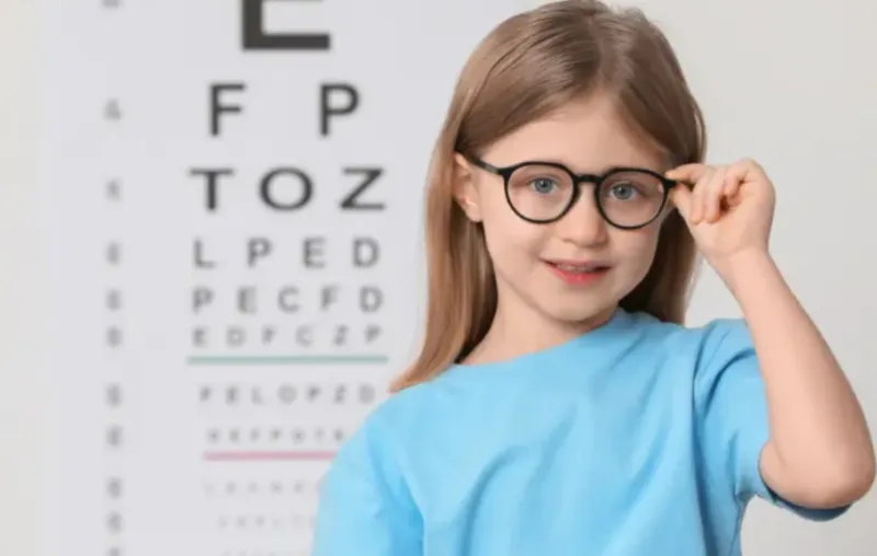 tre em bao nhieu tuoi bat dau can thi