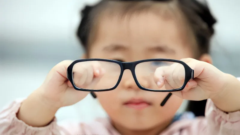 kiểm tra võng mạc cho người cận thị cao tại bến tre
