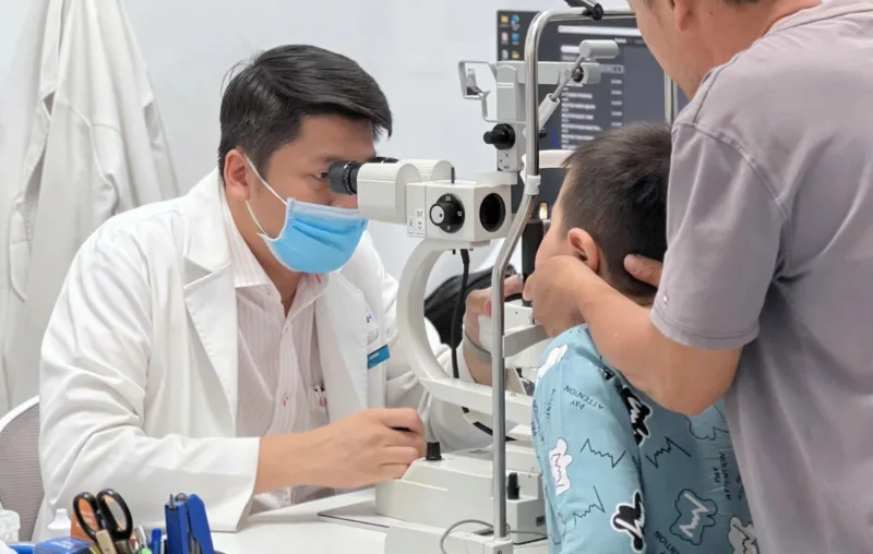 Mắt bị va đập khi nào cần đi khám