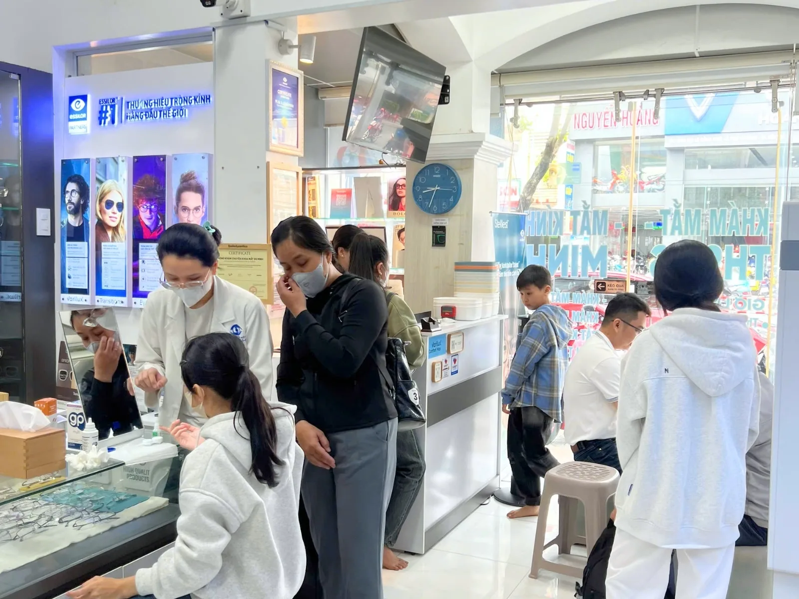 cách đặt lịch khám mắt bs minh bến tre