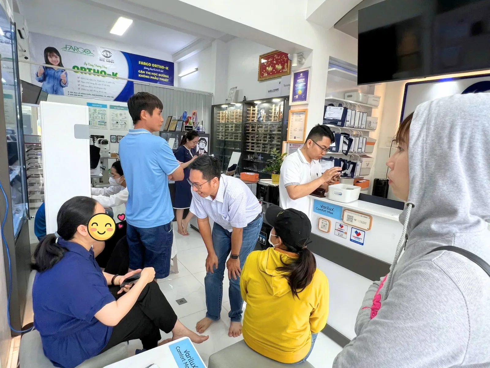 giá cắt kính cận bến tre