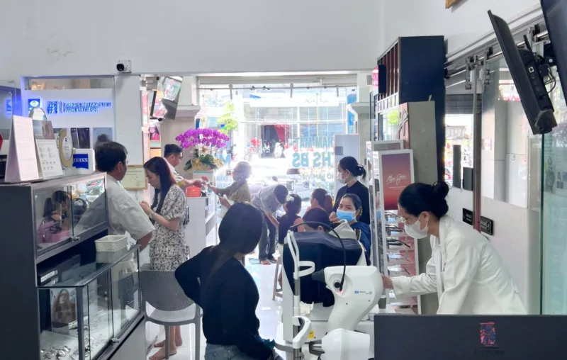 Bao lâu thay tròng kính 1 lần