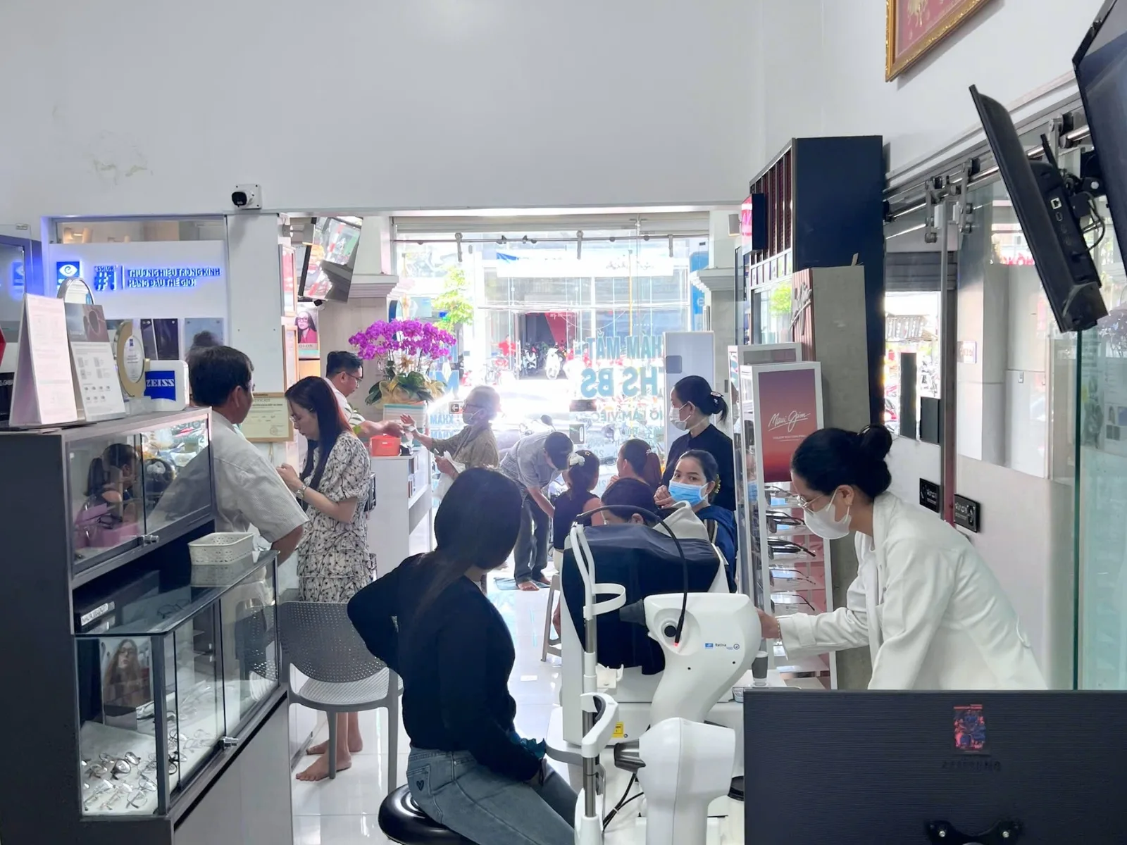 Bao lâu thay tròng kính 1 lần