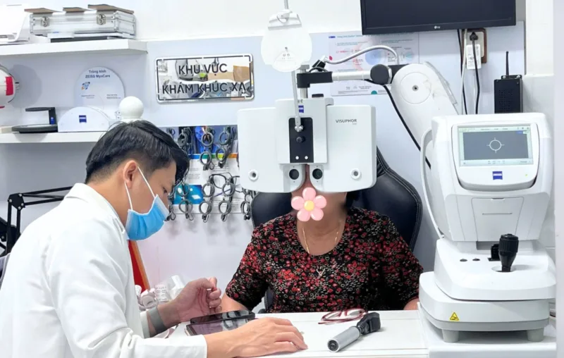 Nguyên nhân người đeo đa tròng nhìn màn hình không rõ?