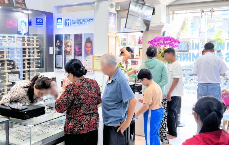 Tập thích nghi kính đa tròng trong tuần đầu