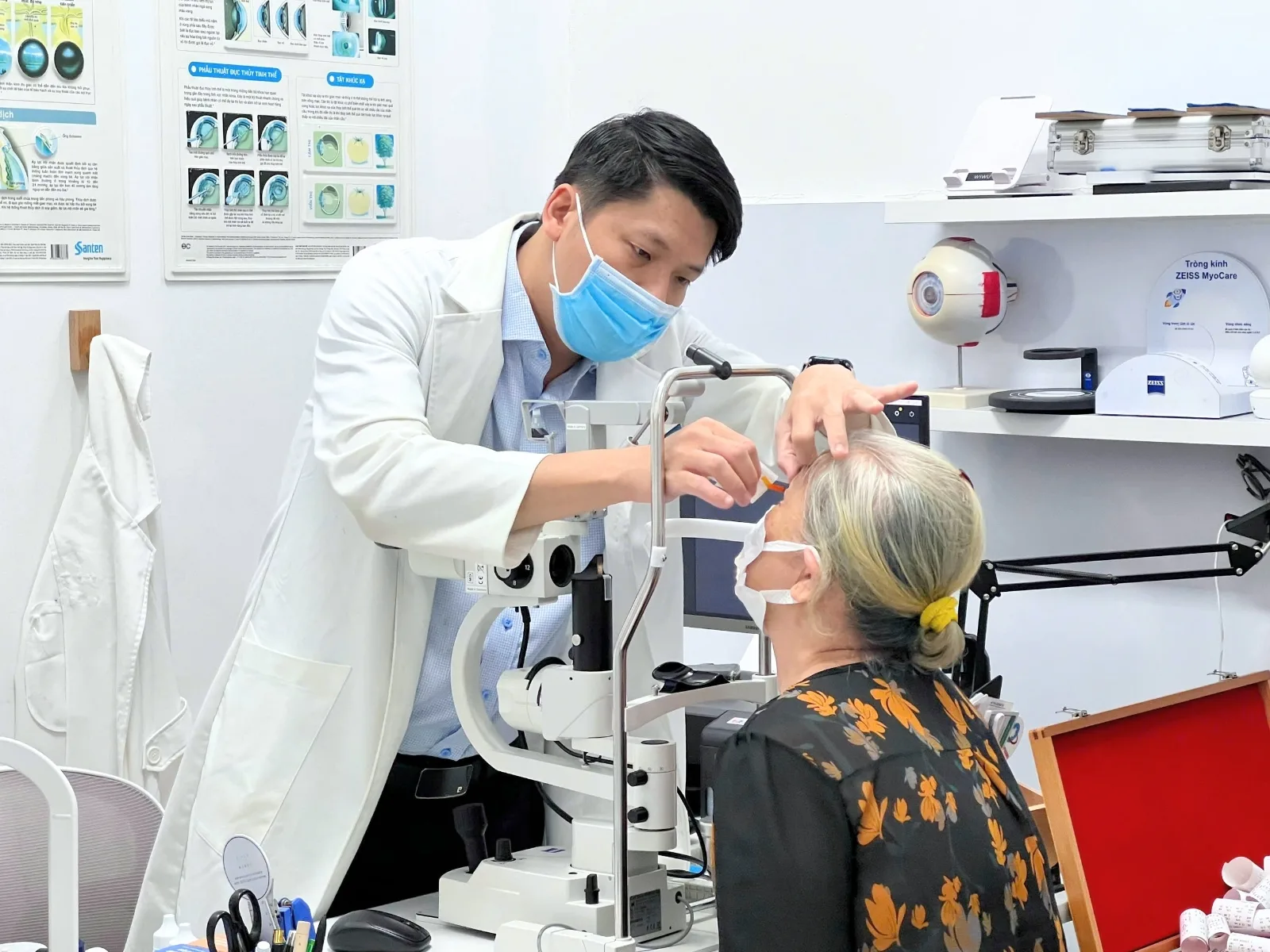Dị vật giác mạc vì sao không nên tự lấy?