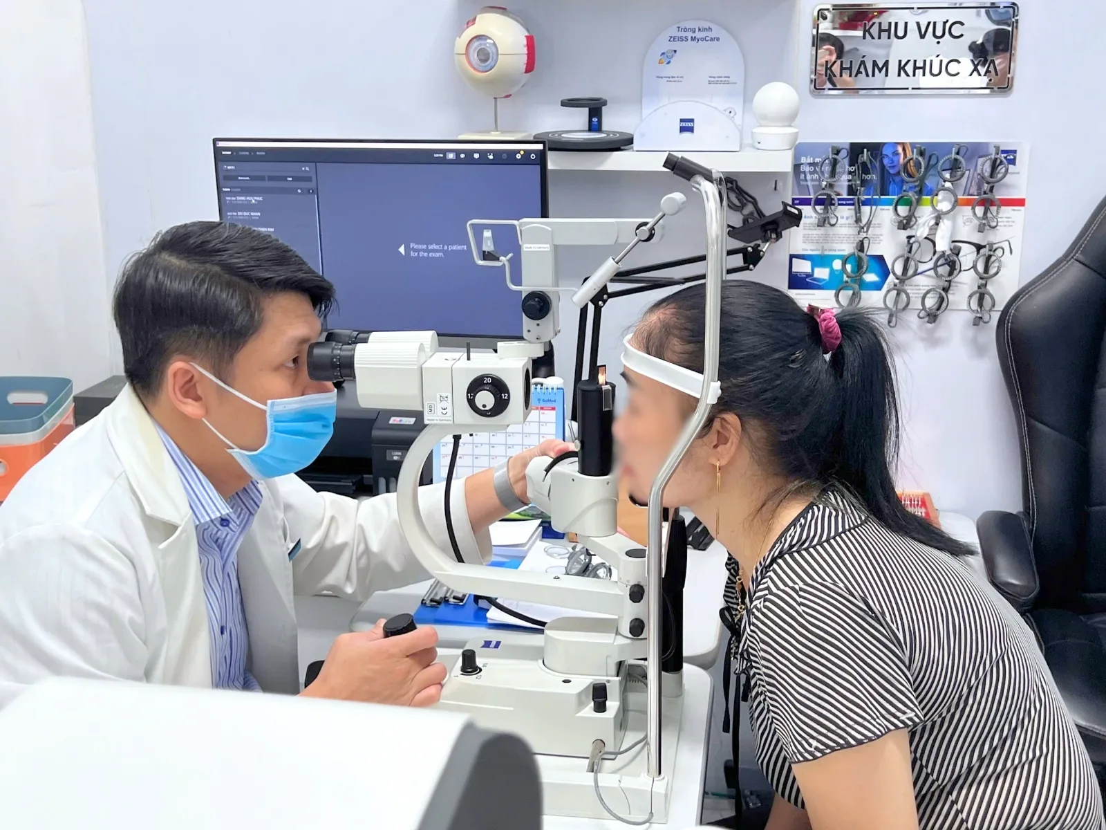 Đau mắt đỏ có cần kiêng gió không