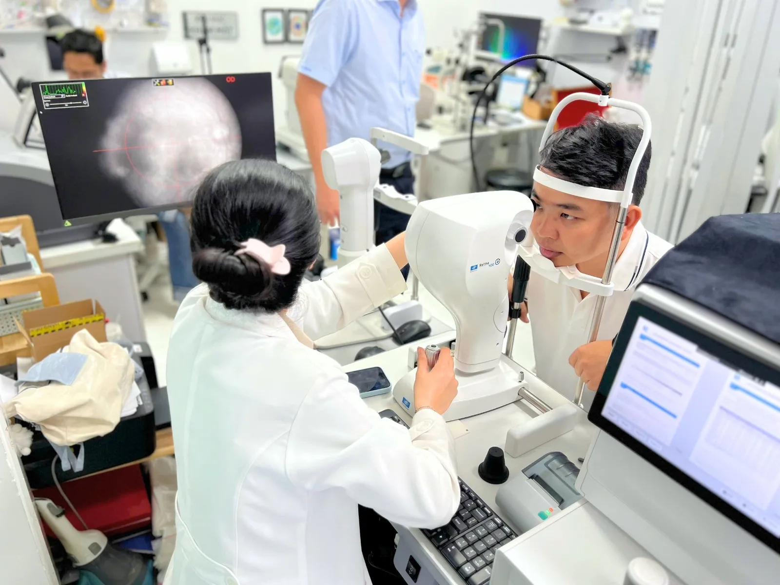 Người lớn tuổi có cần soi đáy mắt định kỳ không?