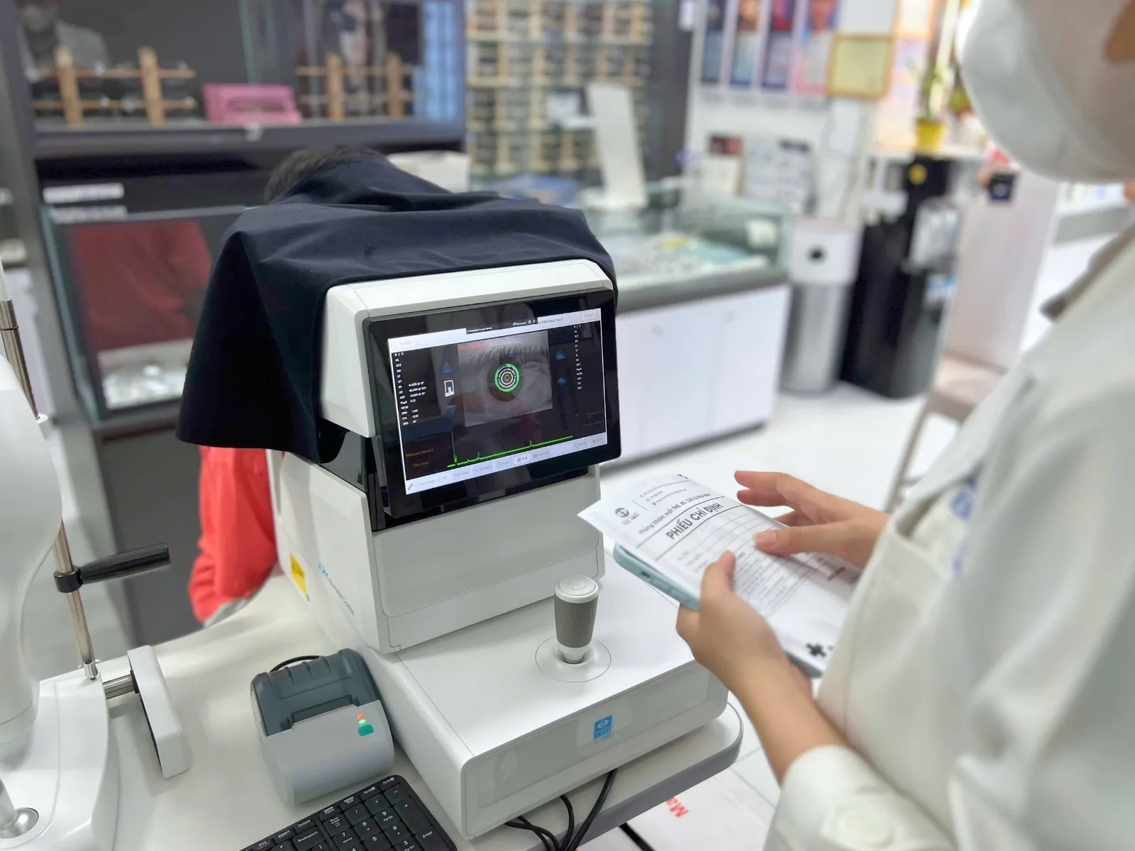 Cận thị có chữa khỏi tự nhiên được không?
