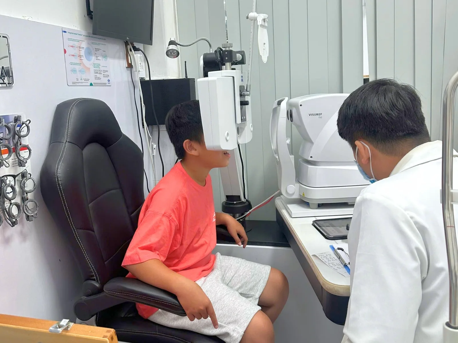 Cận nặng có nên dùng kính áp tròng không?