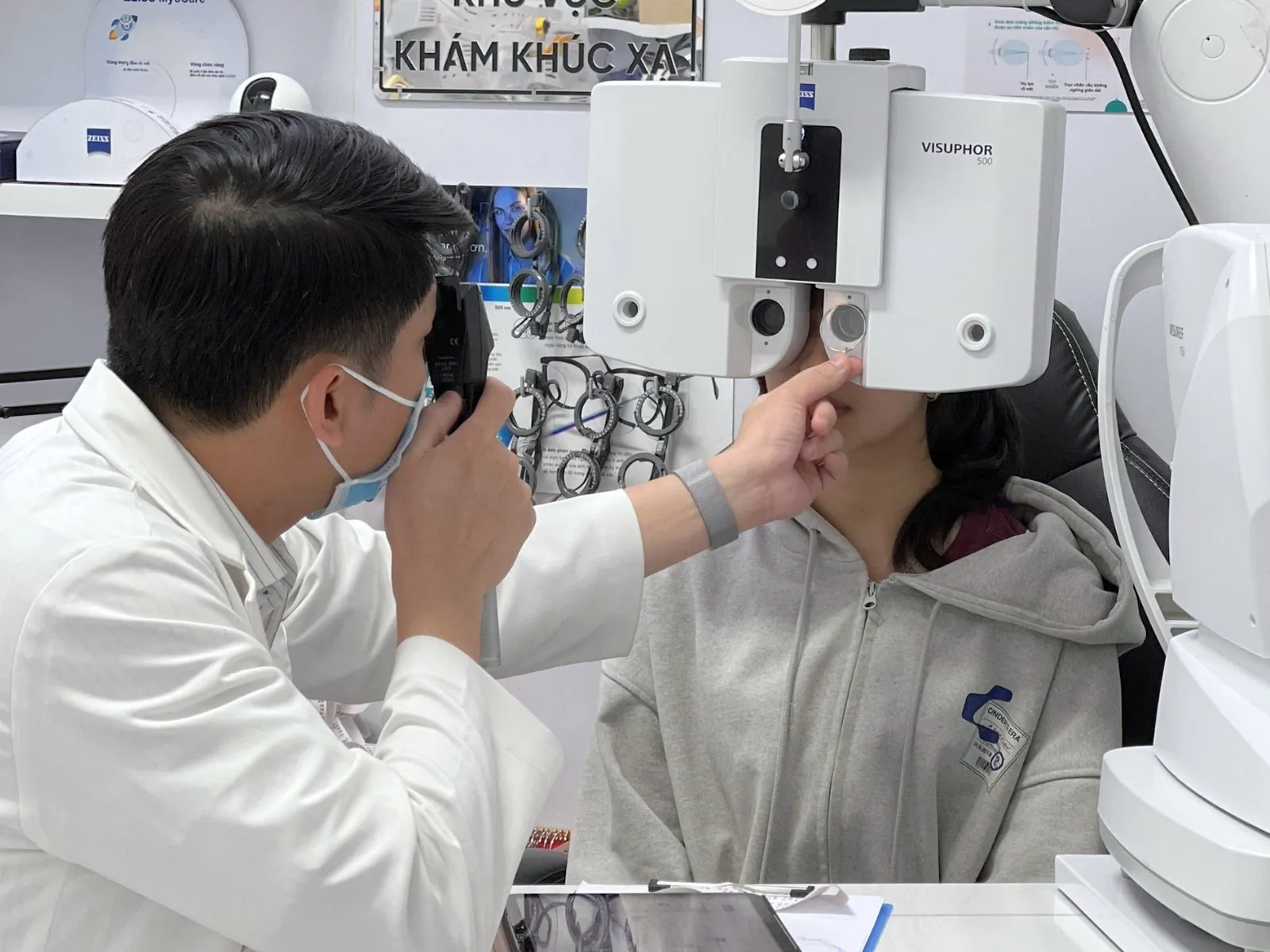 Kiểm tra thị lực tại Bến Tre