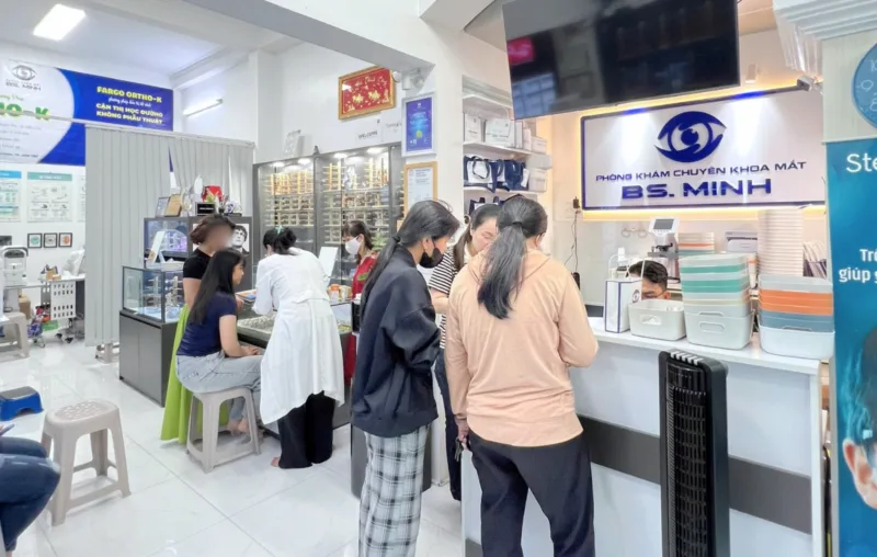 Khám mắt cuối tuần Bến Tre