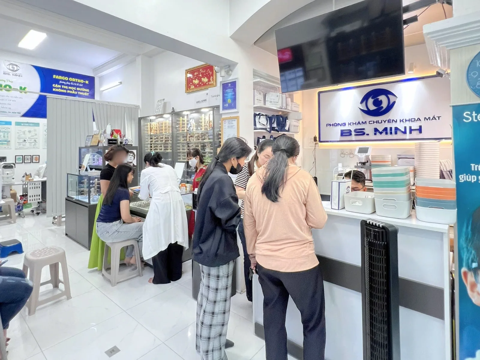 Khám mắt cuối tuần Bến Tre