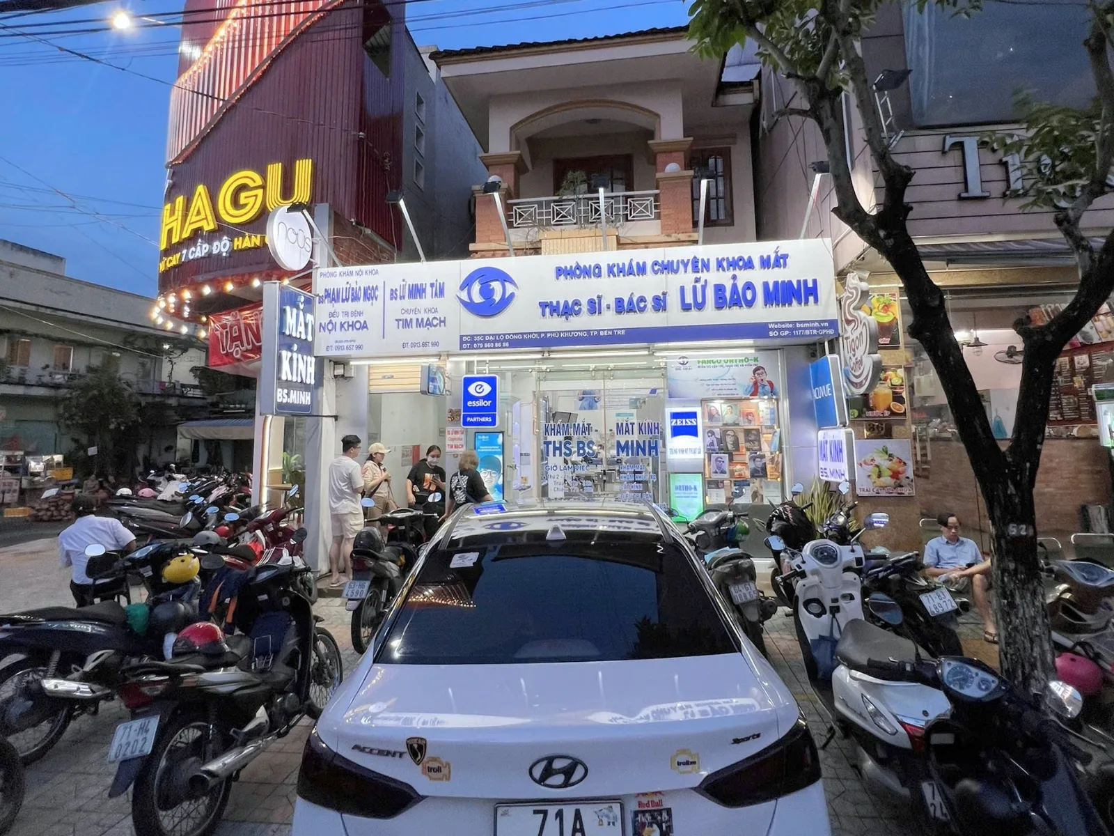 Phòng khám mắt ngoài giờ tại Bến Tre vào buổi tối