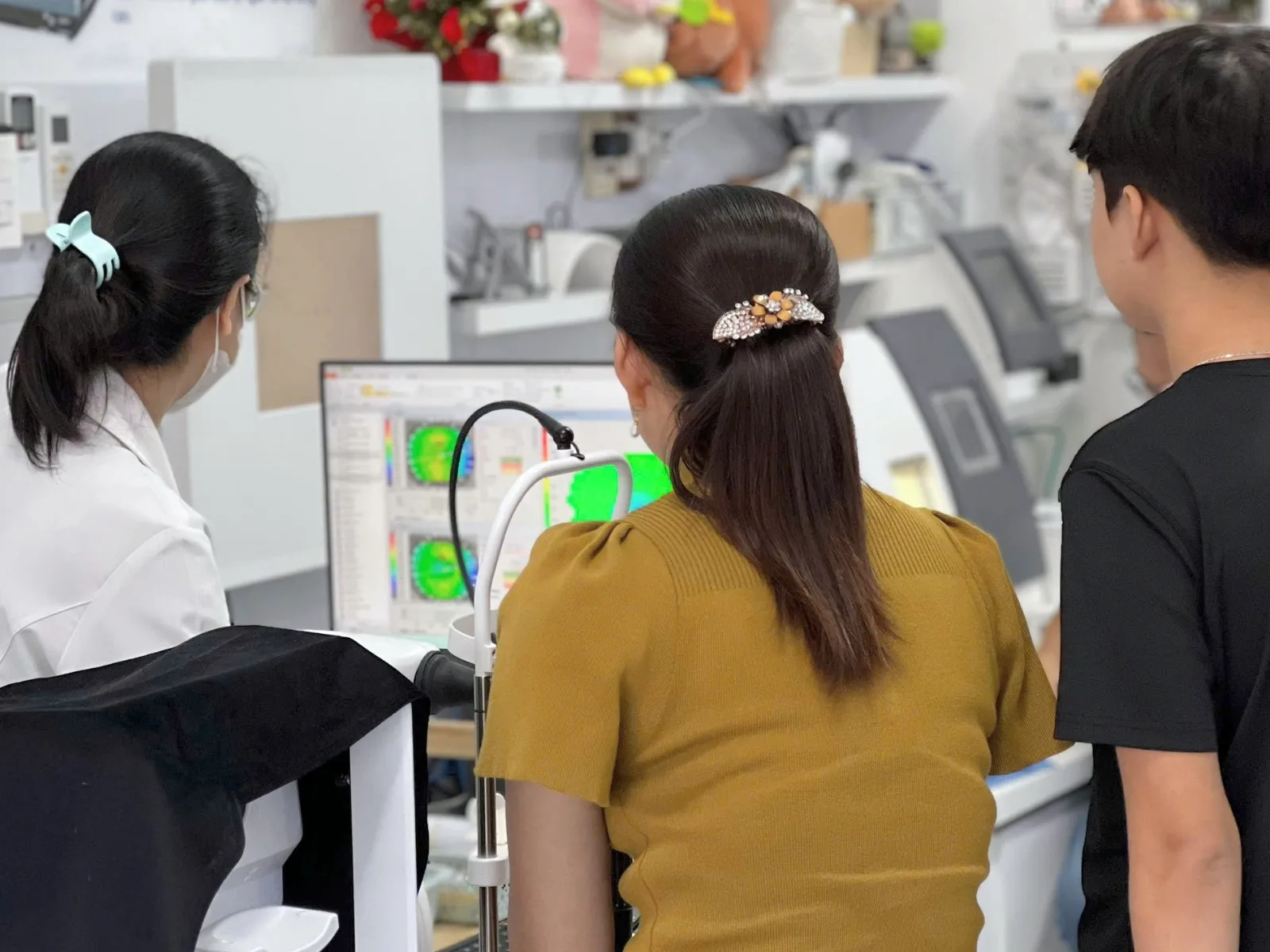 Khám và tư vấn kính Ortho K tại Bến Tre