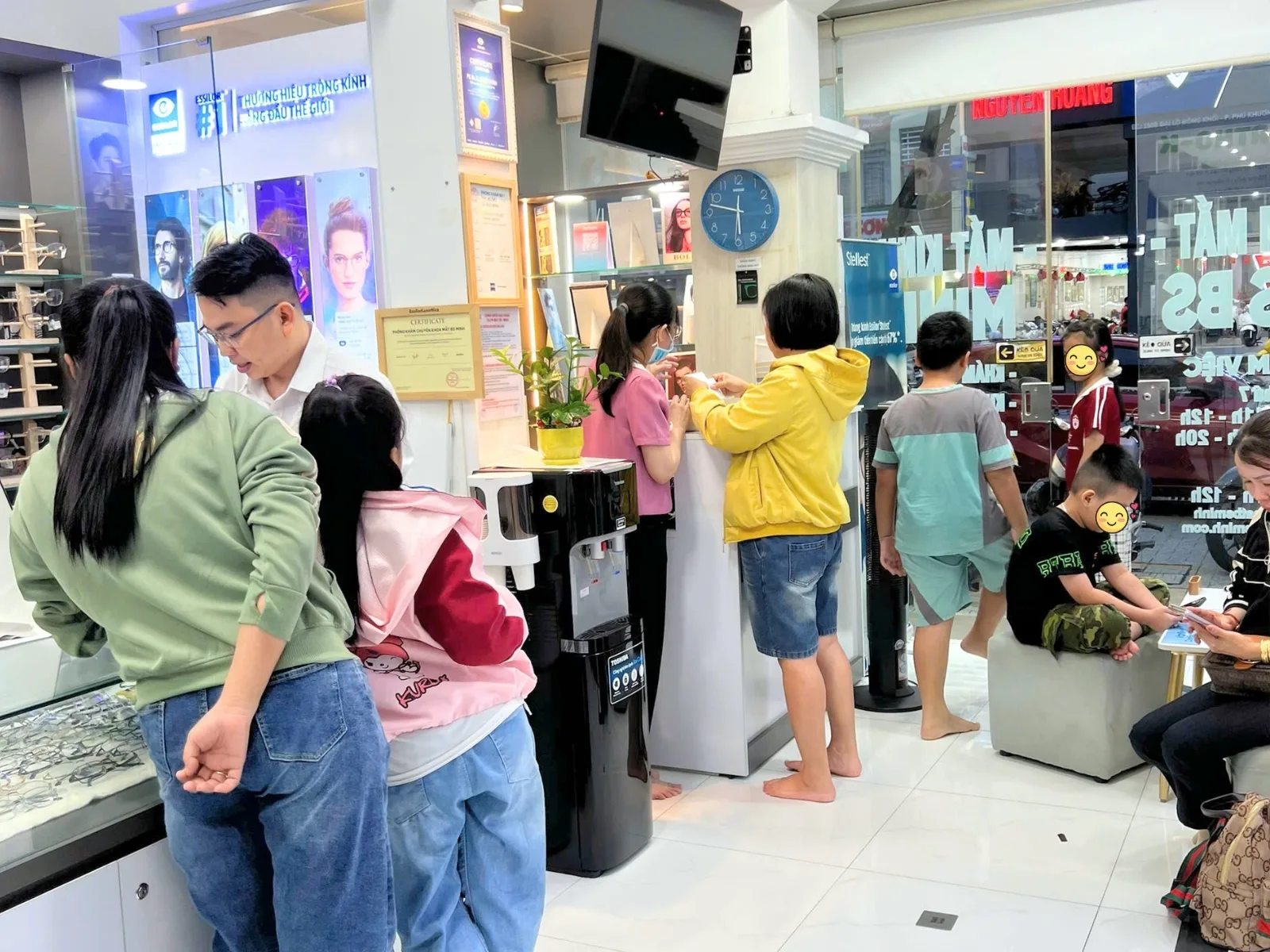 Cách chọn tròng kính cho dân văn phòng