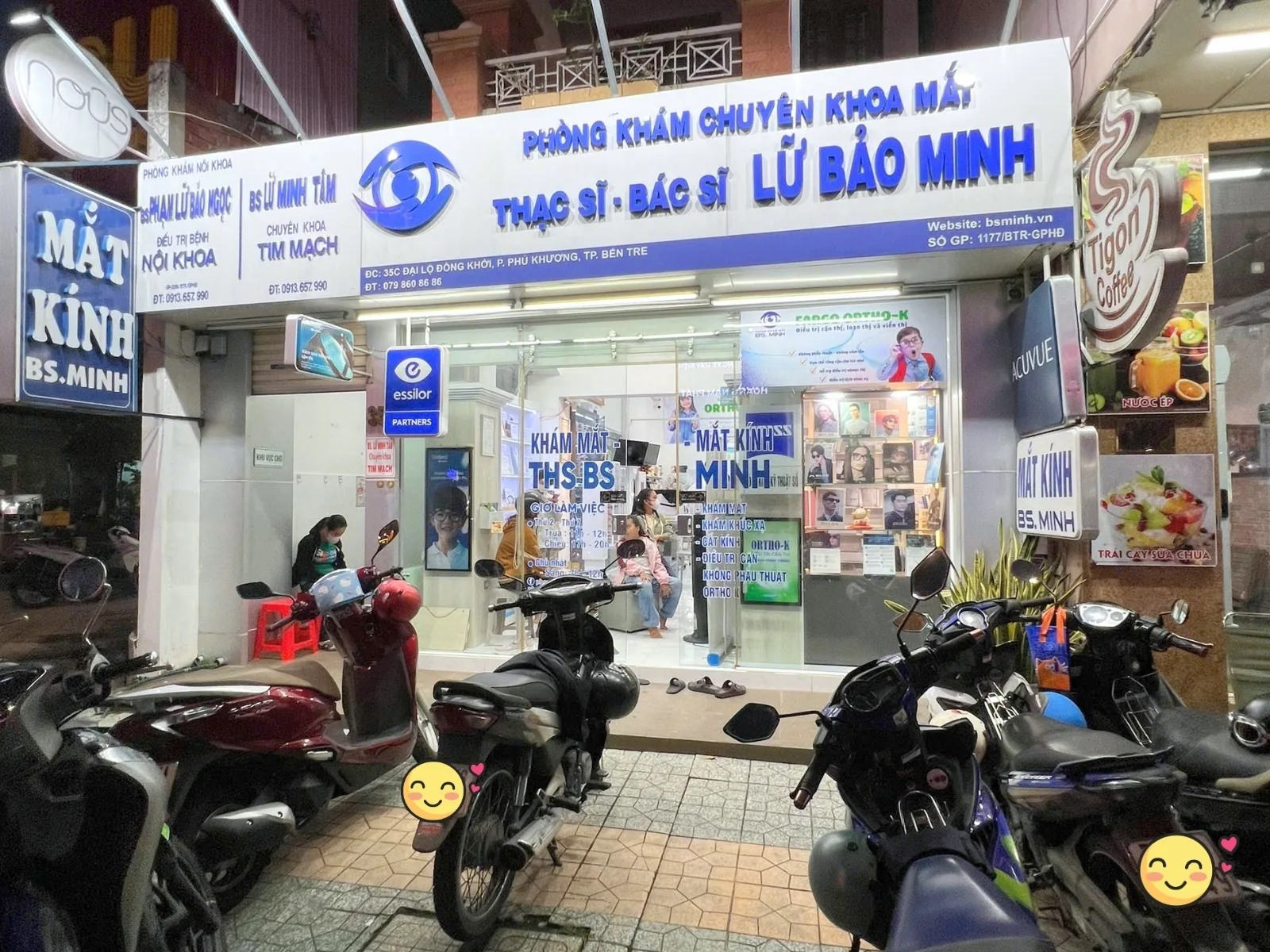 Mắt kính bác sĩ Minh khác gì cửa hàng kính thường?