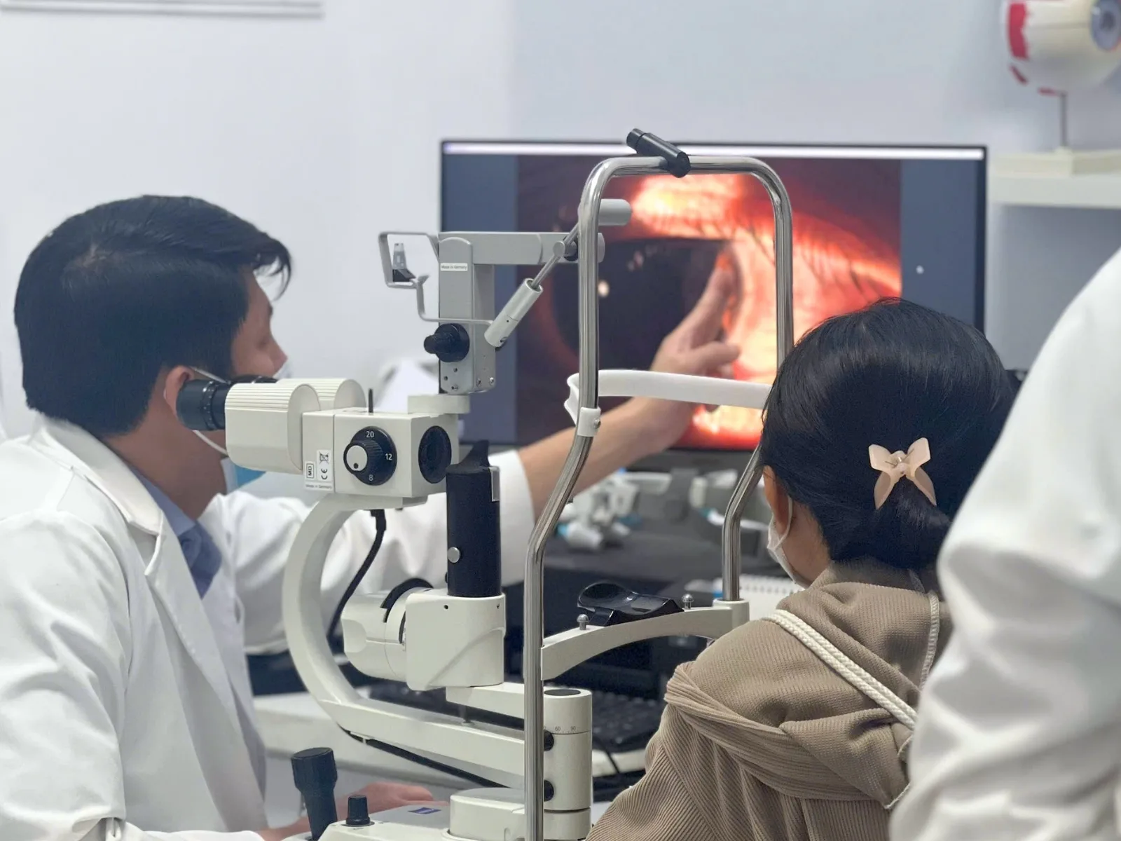 Bệnh võng mạc đái tháo đường vì sao cần khám mắt định kỳ