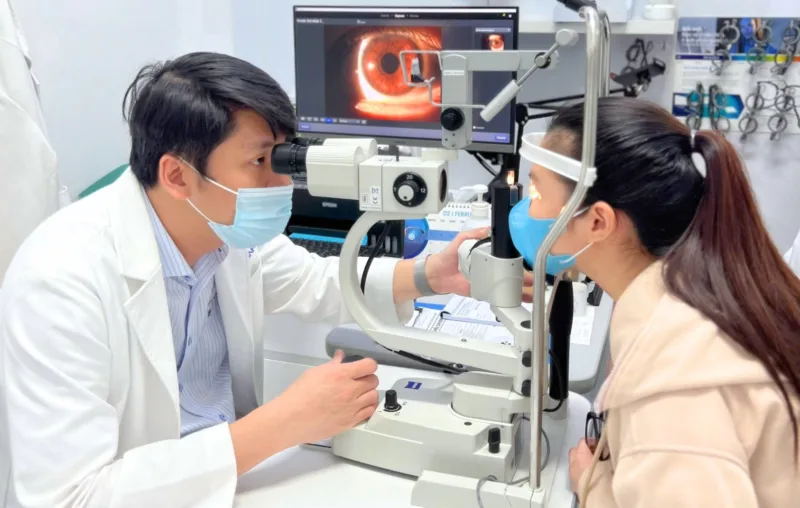 Thoái hóa võng mạc chu biên ở người cận thị
