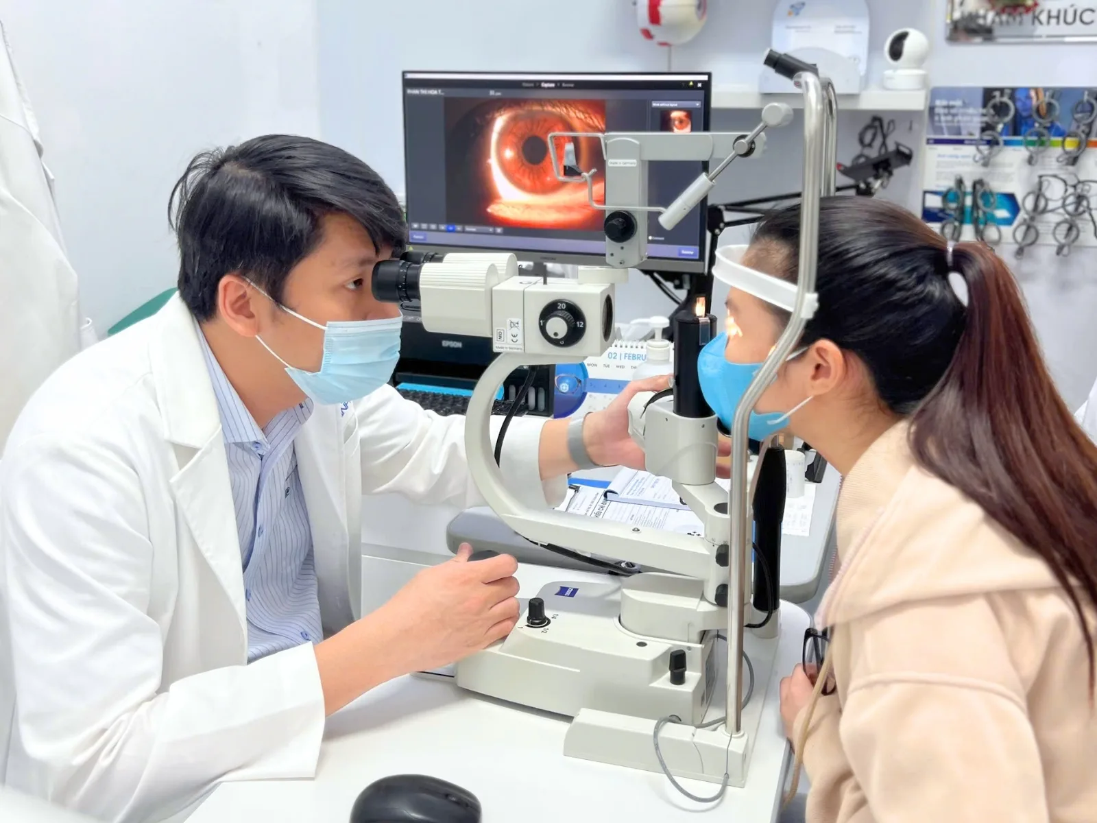 Thoái hóa võng mạc chu biên ở người cận thị