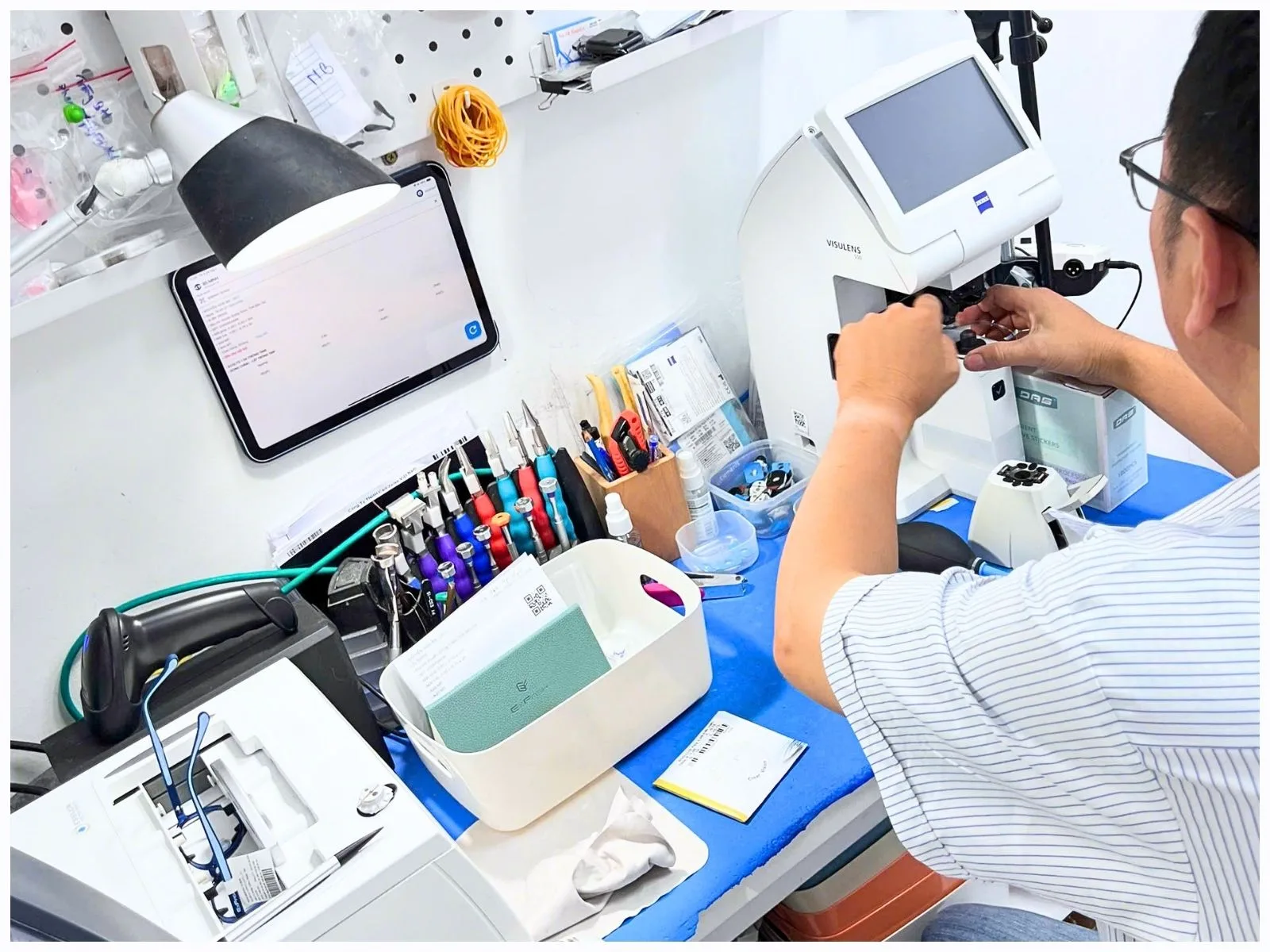 Cắt kính cho người cận nặng tại Bến Tre với tròng mỏng và đo tâm kính chính xác
