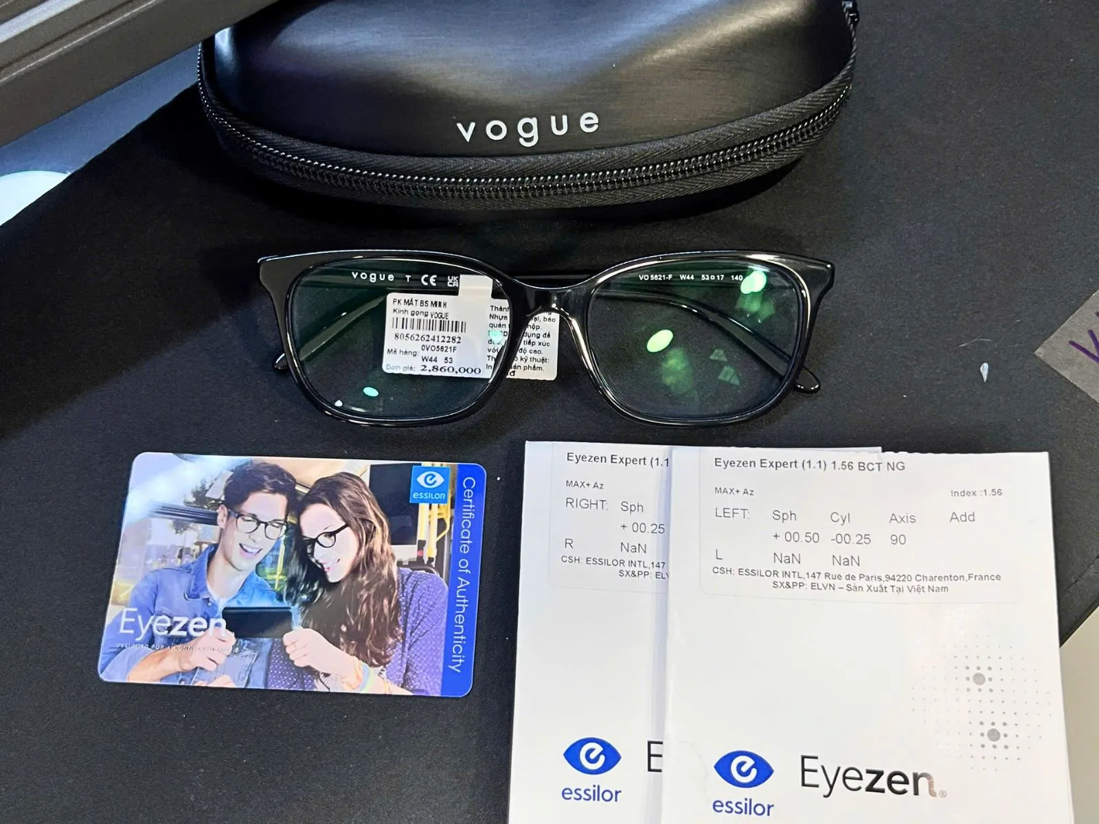 Essilor Eyezen là gì? Tròng kính cho người dùng màn hình nhiều