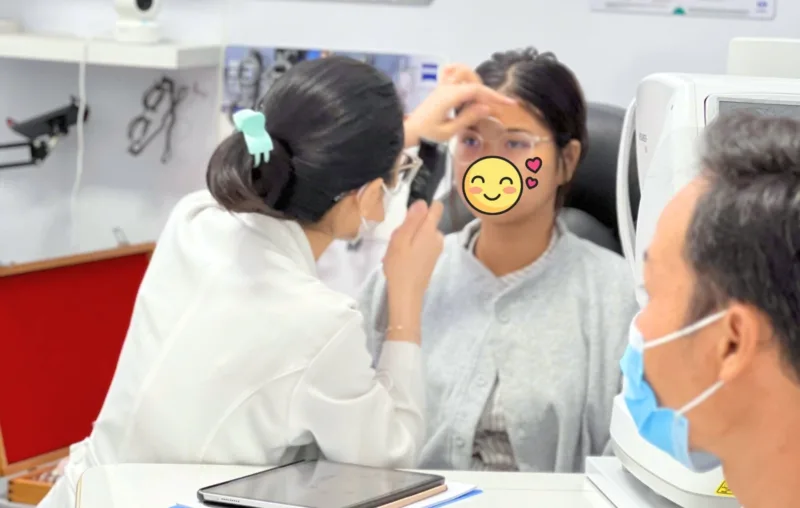 Kính kiểm soát cận thị cho trẻ cấp 2: Khi nào nên đổi phương pháp?