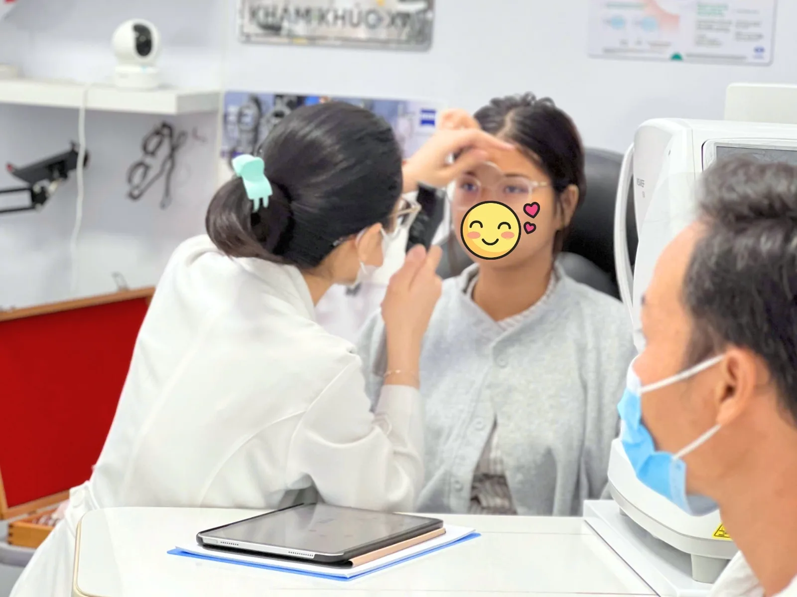Kính kiểm soát cận thị cho trẻ cấp 2: Khi nào nên đổi phương pháp?