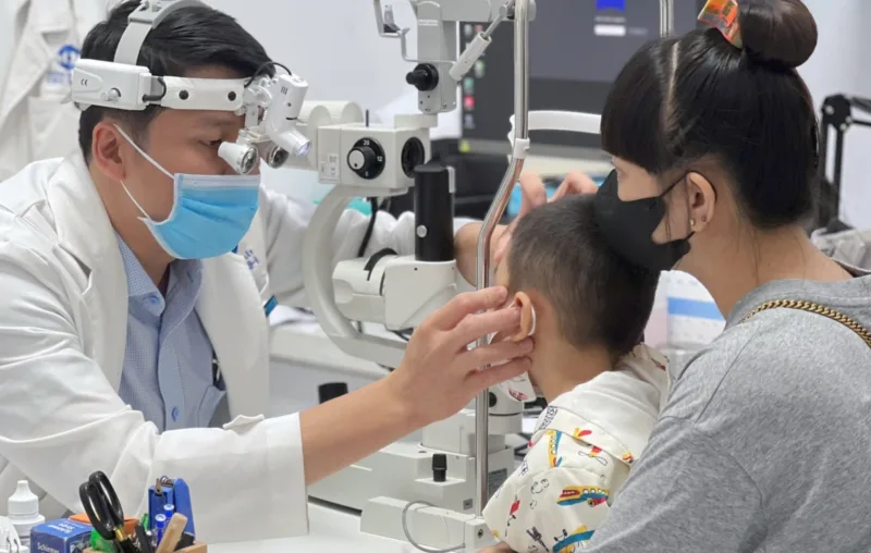 Khám mắt định kỳ