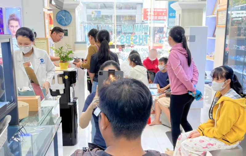 kham mat gom nhung gi