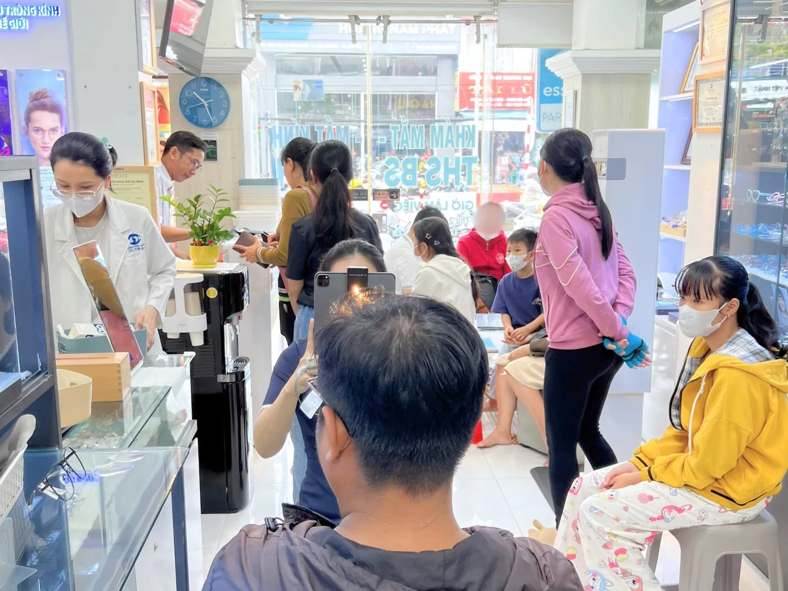 kham mat gom nhung gi