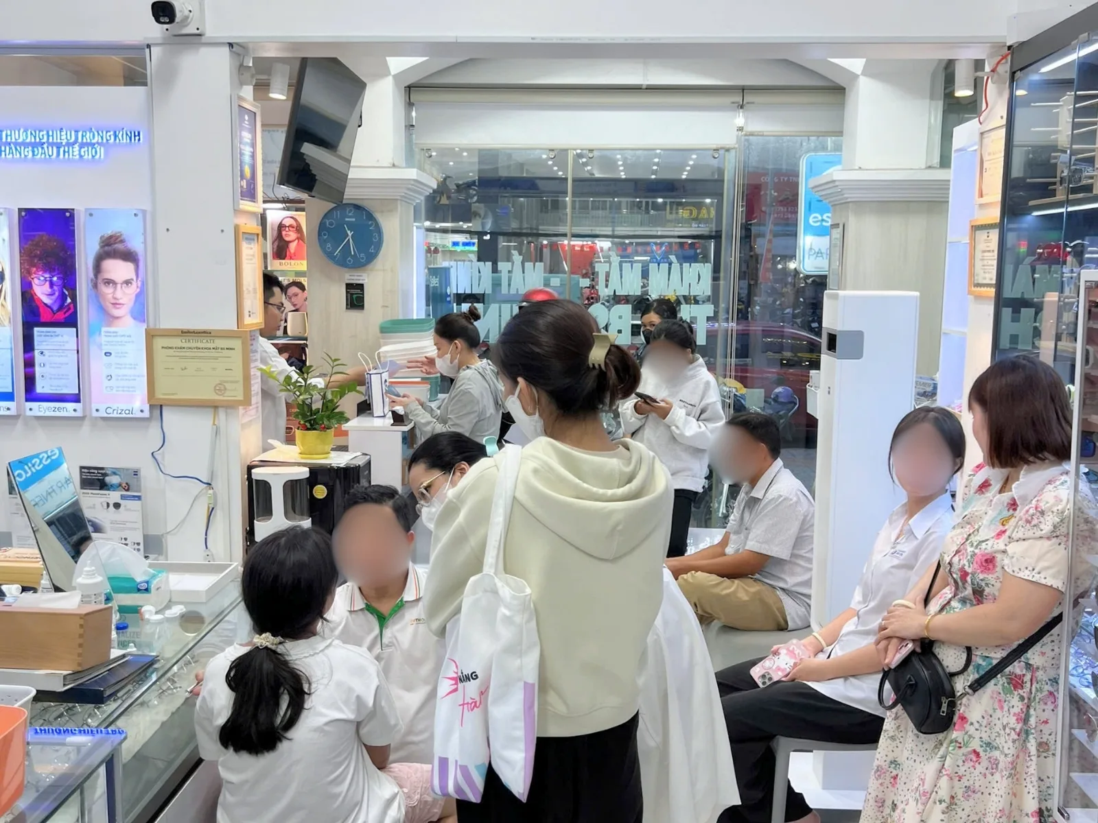 Khám mắt cắt kính Bến Tre