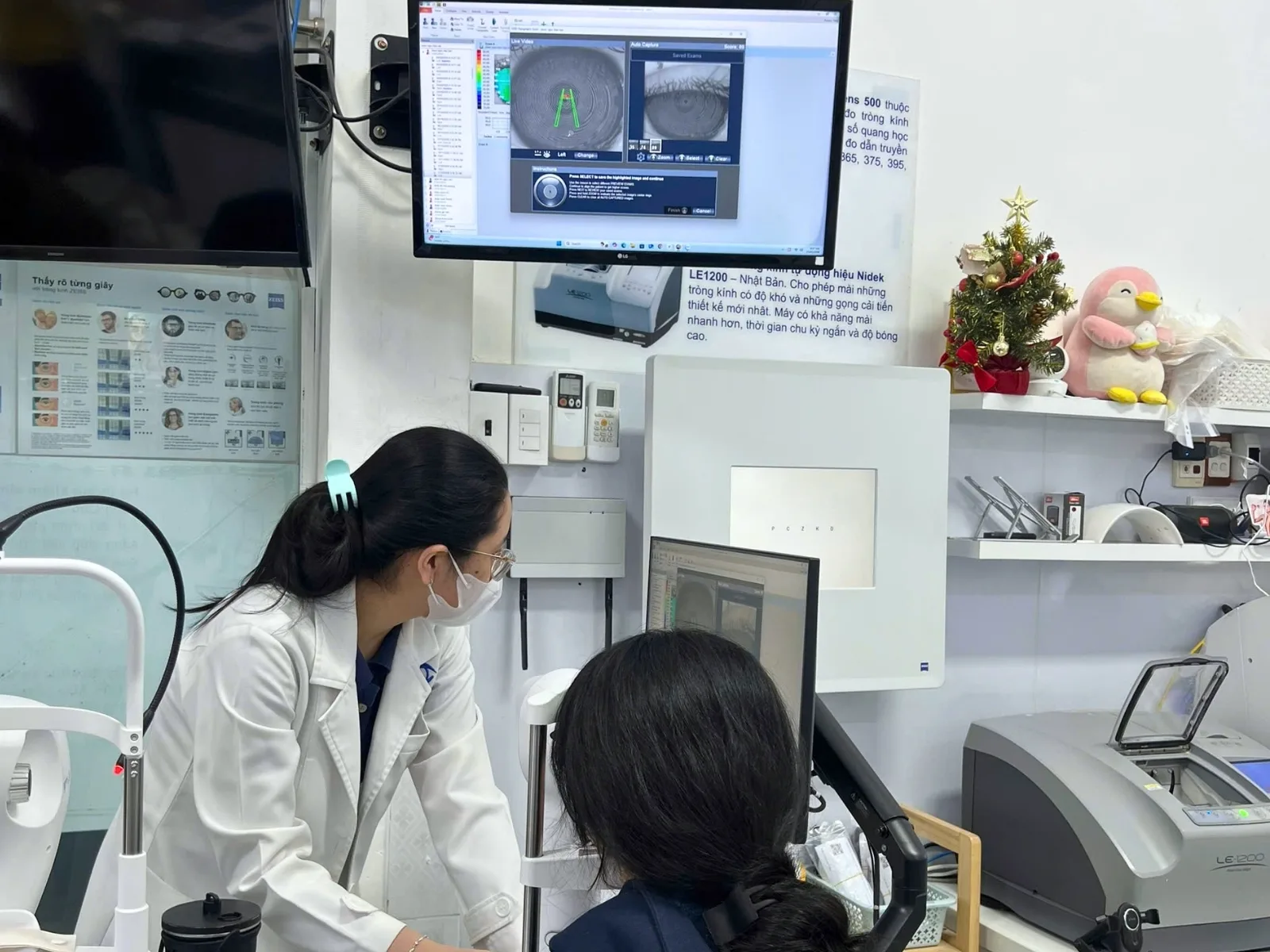 Kiểm tra giác mạc sau khi đeo Ortho-K bằng sinh hiển vi